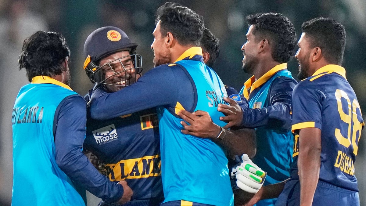 Sri Lanka players hug and celebrate after their win over England