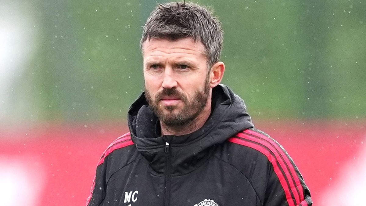 Manchester United manager Michael Carrick at a rainy training session